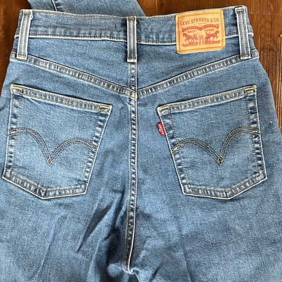 Levi’s high waisted taper jeans - Picture 7 of 11